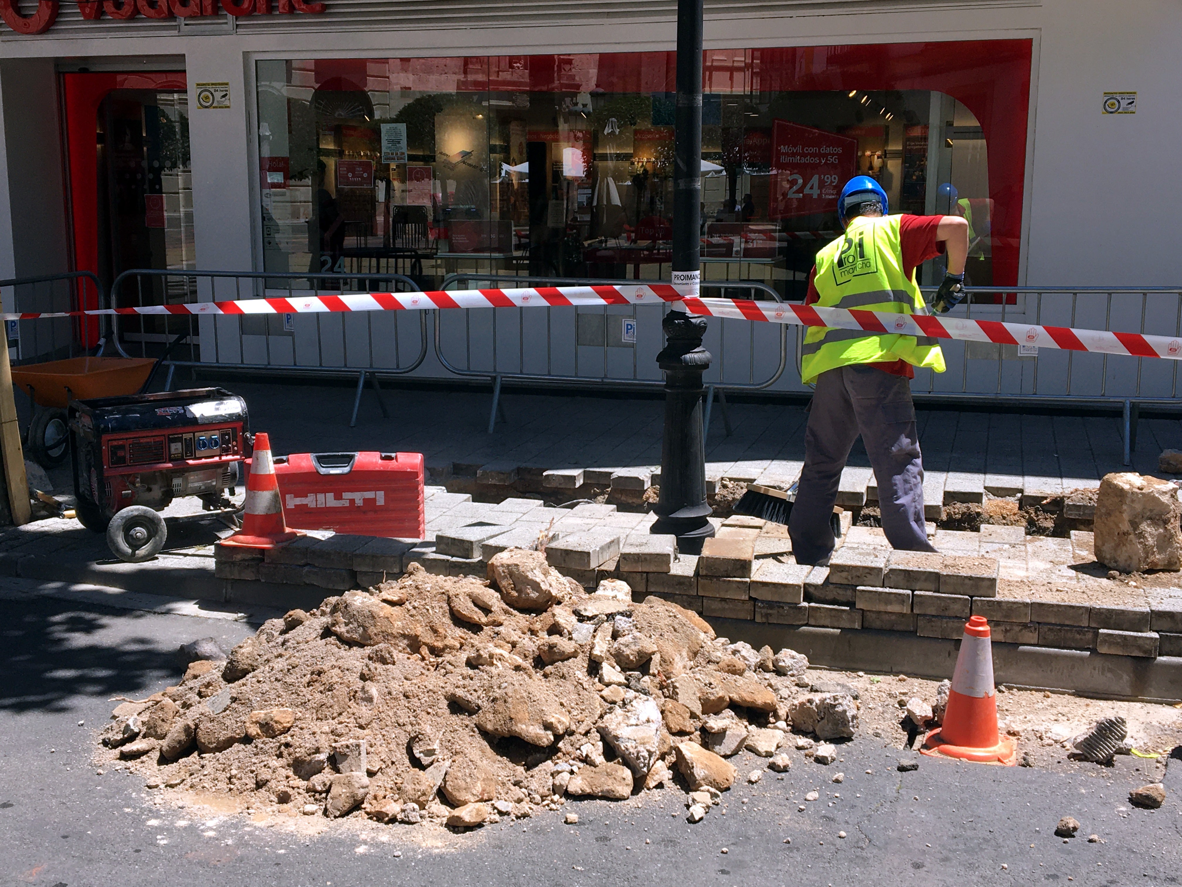 El lunes se cortarán al tráfico las calles Caballero y Feria El lunes se cortarán al tráfico las calles Caballero y Feria