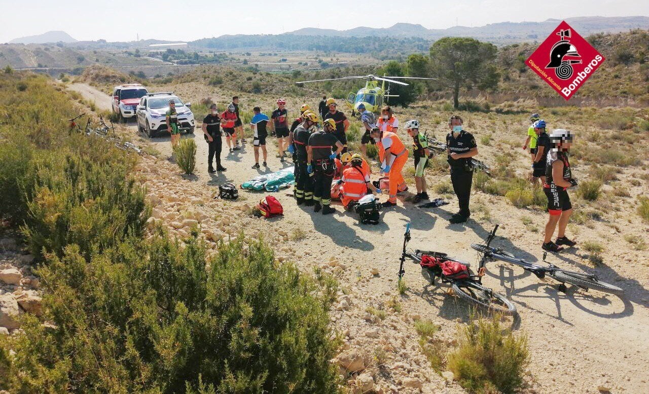Un ciclista resulta herido grave en un accidente en la zona de sierra entre Elche y Monforte del Cid Un ciclista resulta herido grave en un accidente en la zona de sierra entre Elche y Monforte del Cid