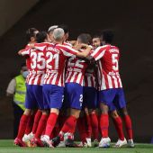 El Atlético celebra el gol de Vitolo