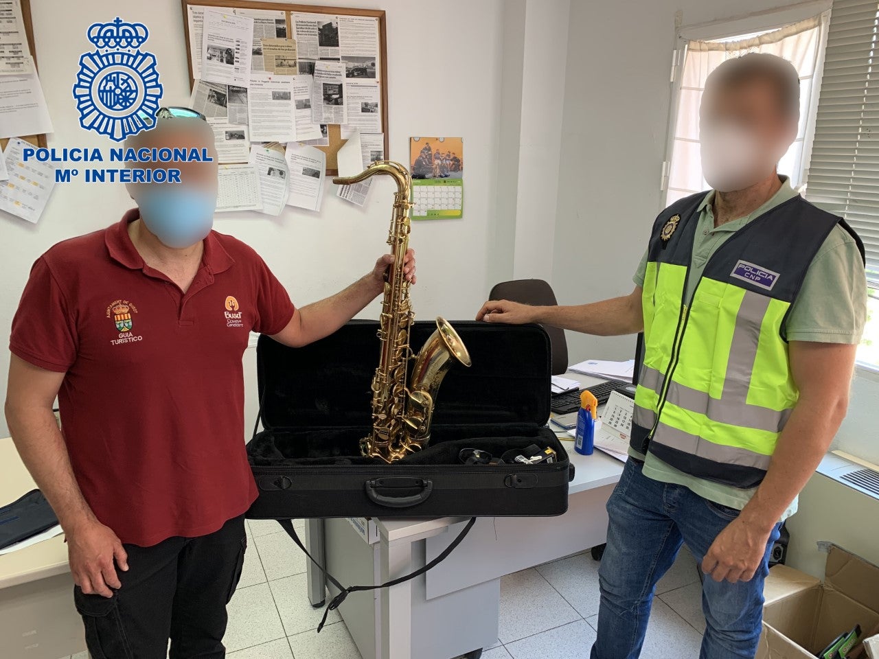 La Policía Nacional sorprende a un hombre en Elche con un saxofón robado valorado en 4000 euros La Policía Nacional sorprende a un hombre en Elche con un saxofón robado valorado en 4000 euros