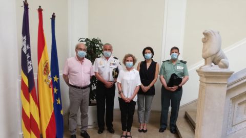 La Delegada del Gobierno en Baleares, Aina Calvo, junto a los principales representantes de las fuerzas y cuerpos de seguridad del Estado. 