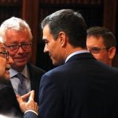 El president del govern espanyol, Pedro Sánchez, i el president de Foment del Treball, Josep Sànchez Llibre, al febrer de 2020