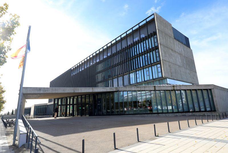 Acusado de matar a su mujer dice que unas voces le decían que la apuñalara Acusado de matar a su mujer dice que unas voces le decían que la apuñalara