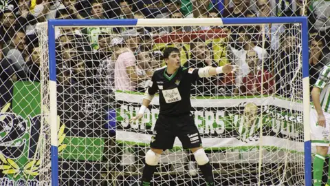 Varela, en su etapa en el Betis de fútbol sala. Varela, en su etapa en el Betis de fútbol sala.