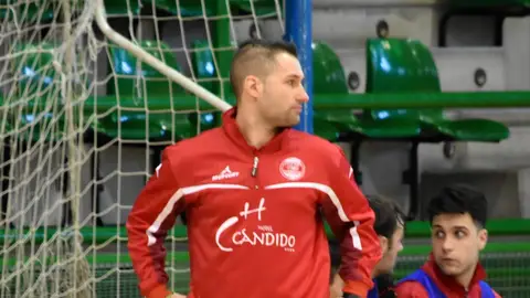 Ángel Zamora entrenador del Segosala Segosala