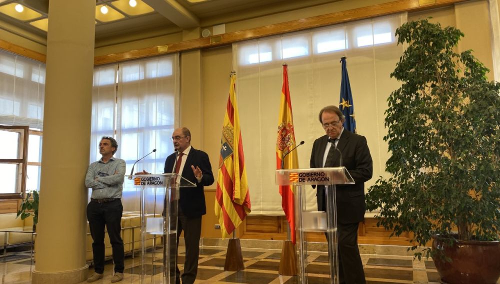 Francisco Falo, Javier Lambán y el consejero de Hacienda, Carlos Pérez Anadón.