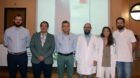 Rafael Morales junto a otros compañeros Jefe del Servicio de Oncología en el Hospital Mancha Centro