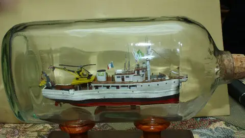 Un barco en una botella Un barco en una botella
