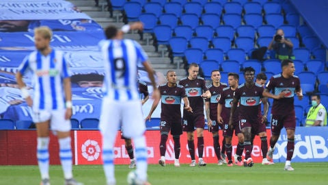 Los jugadores del Celta celebran un tanto ante la Real Sociedad
