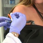 Sanidad refuerza la campaña de vacunación para evitar que la gripe y el Covid coincidan en otoño
