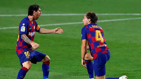 Messi y Rakitic celebran el único gol ante el Athletic Messi y Rakitic celebran el único gol ante el Athletic