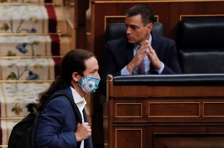 Persona física: Sánchez de gira europea e Iglesias con su “movi-Dina” Persona física: Sánchez de gira europea e Iglesias con su “movi-Dina”