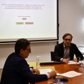 El acto de sorteo, presidido por el notario Rafael Díaz Escudero, en presencia del director gerente de Emvisesa, Felipe Castro