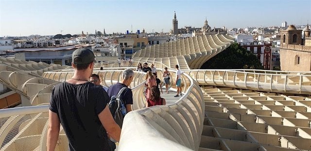 Sevilla es la primera ciudad española en alcanzar un gran acuerdo para la reactivación del turismo Sevilla es la primera ciudad española en alcanzar un gran acuerdo para la reactivación del turismo