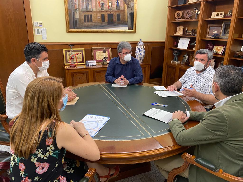 Crevillent y FEPEVAL unen esfuerzos para impulsar las áreas industriales de la localidad Crevillent y FEPEVAL unen esfuerzos para impulsar las áreas industriales de la localidad