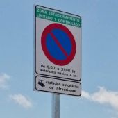 Señal limitación de horario de aparcamiento en Arenales del Sol de Elche.