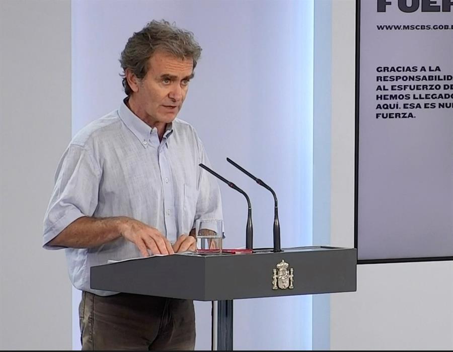 Fernando Simón: "Hacerte una PCR para ver a un familiar puede ayudar, pero también ser contraproducente" Fernando Simón: "Hacerte una PCR para ver a un familiar puede ayudar, pero también ser contraproducente"