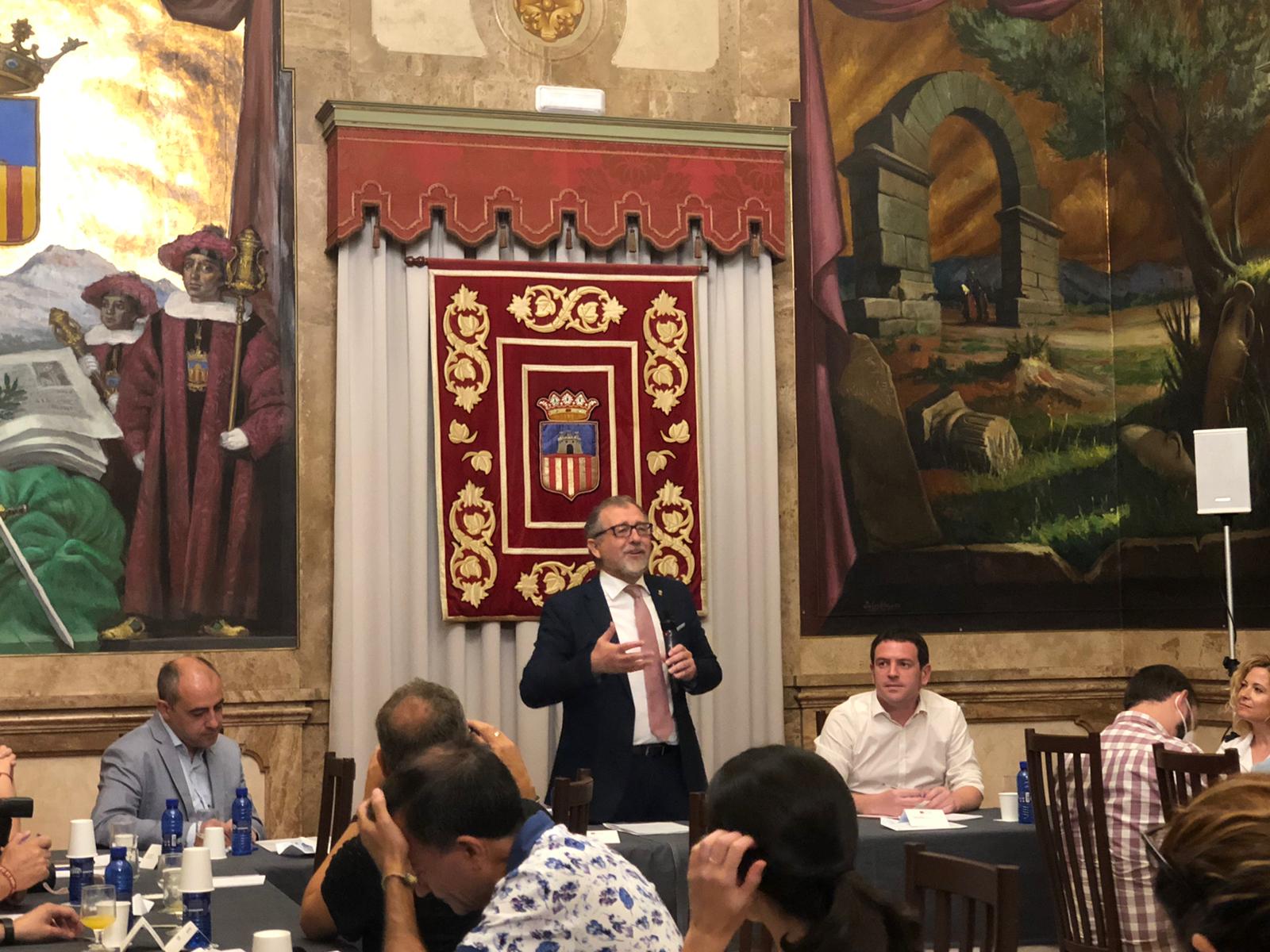 La Diputación presume del apoyo incondicional a los Ayuntamientos en su primer año de coalición de izquierdas La Diputación presume del apoyo incondicional a los Ayuntamientos en su primer año de coalición de izquierdas