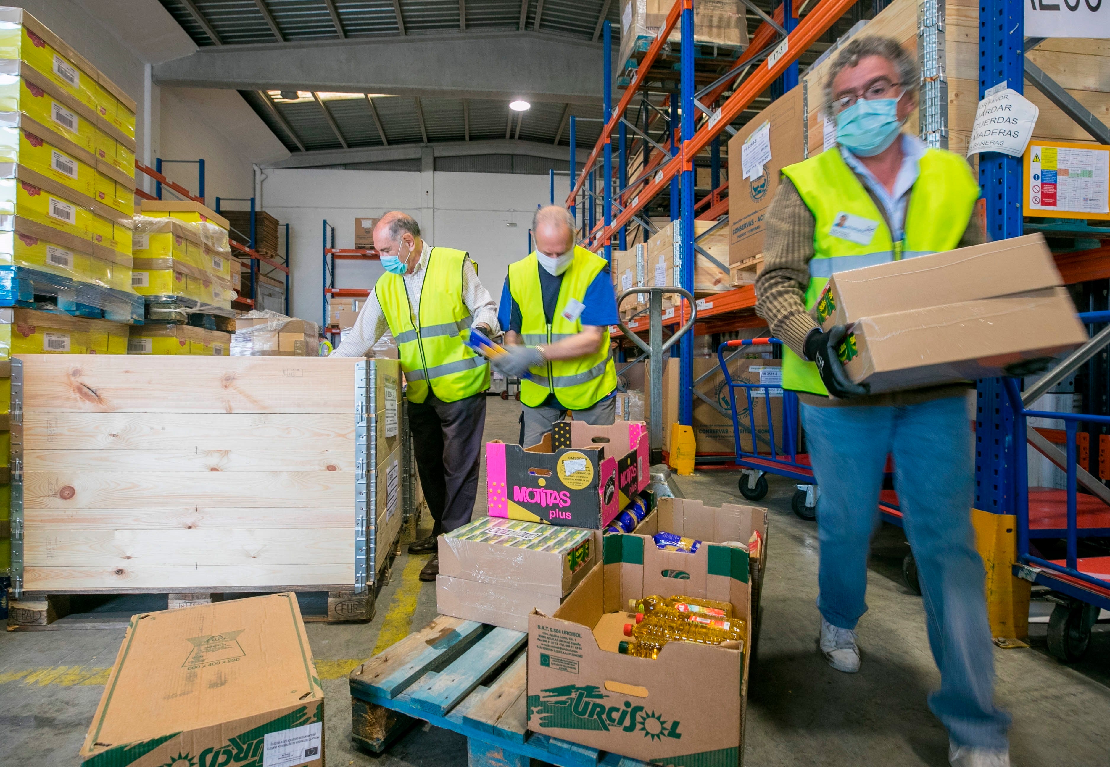 Los bancos de alimentos se preparan para abastecer una demanda que ha crecido un 40% por la pandemia Los bancos de alimentos se preparan para abastecer una demanda que ha crecido un 40% por la pandemia