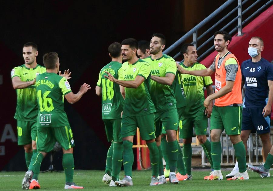Goles del Granada 1-2 Eibar: Los armeros asaltan Los Cármenes y se aferran a la permanencia Goles del Granada 1-2 Eibar: Los armeros asaltan Los Cármenes y se aferran a la permanencia