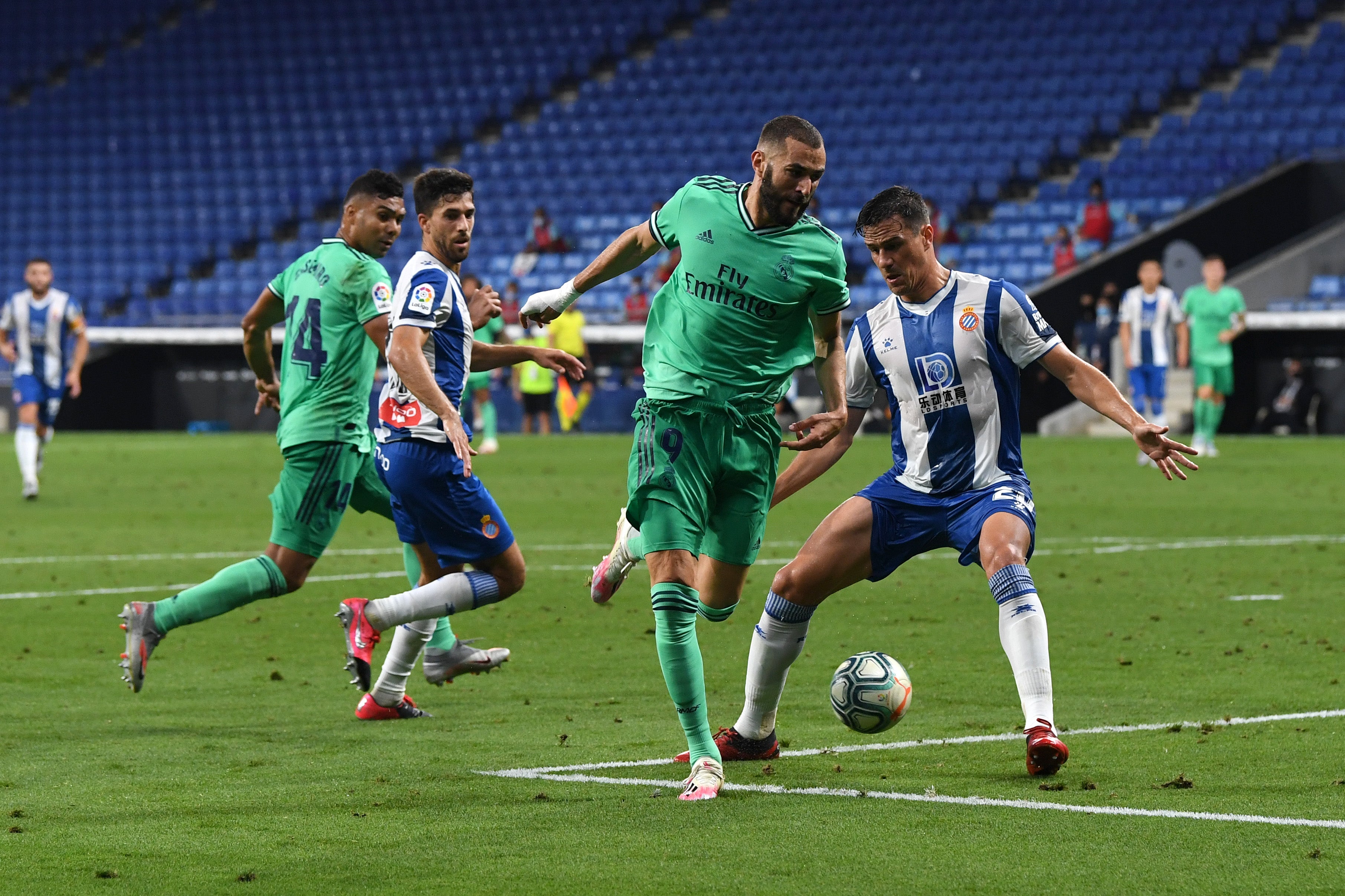 Una genialidad de Benzema tumba al Espanyol y pone al Real Madrid líder en solitario de LaLiga Una genialidad de Benzema tumba al Espanyol y pone al Real Madrid líder en solitario de LaLiga