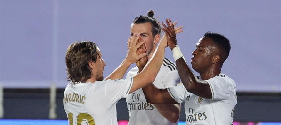 Modric, Bale y Vinicius festejan un tanto de los blancos. Modric, Bale y Vinicius festejan un tanto de los blancos.