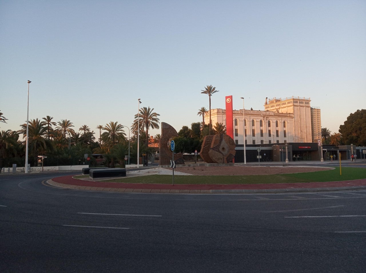 Este lunes se espera en Elche, Crevillent y Santa Pola sol y temperaturas similares a las del fin de semana Este lunes se espera en Elche, Crevillent y Santa Pola sol y temperaturas similares a las del fin de semana