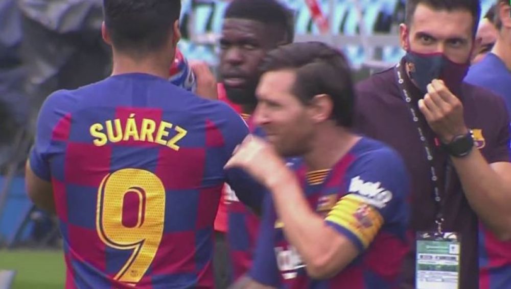 El gesto de Leo Messi con Eder Sarabia que muestra la ruptura de la plantilla y el cuerpo técnico de Setién El gesto de Leo Messi con Eder Sarabia que muestra la ruptura de la plantilla y el cuerpo técnico de Setién