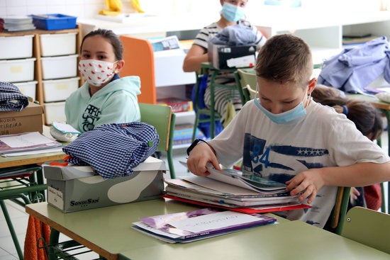 Educació invertirà 370 milions i incorporarà 5.000 nous professionals per garantir seguretat al setembre Educació invertirà 370 milions i incorporarà 5.000 nous professionals per garantir seguretat al setembre