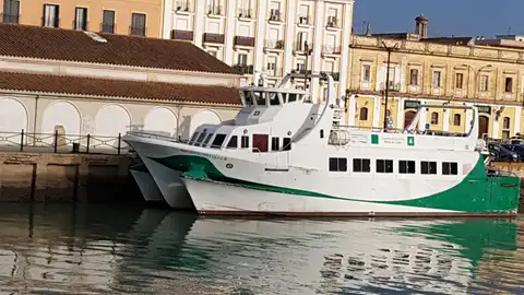 Catamarán de la Bahía en El Puerto Catamarán de la Bahía en El Puerto