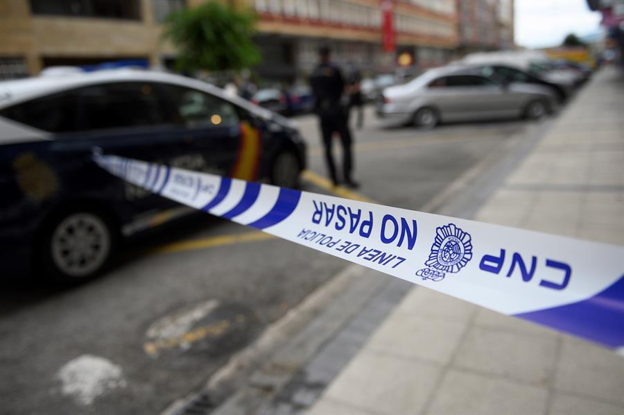 Mesa de redacción: 50 vecinos se confinan por un brote de coronavirus en Santander Mesa de redacción: 50 vecinos se confinan por un brote de coronavirus en Santander