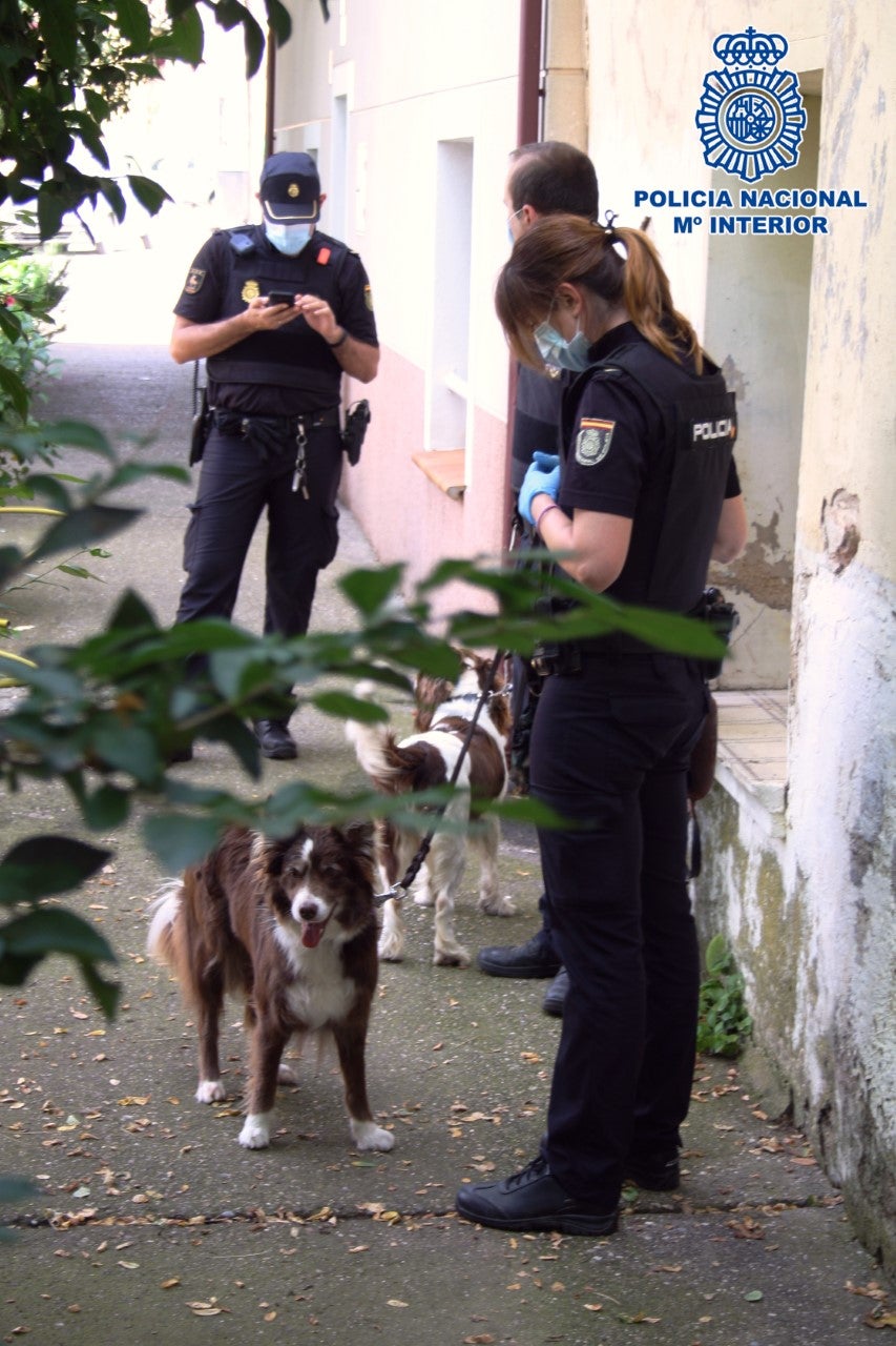 La Policía Nacional detiene a un hombre tras someter a acoso sexual a la empleada de un comercio a la que conoció durante su jornada laboral La Policía Nacional detiene a un hombre tras someter a acoso sexual a la empleada de un comercio a la que conoció durante su jornada laboral