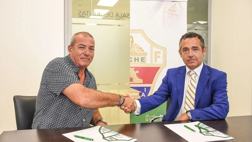 José Satoca, presidente de la Unión Deportiva Ilicitana, y Diego García, por parte del Elche CF, presentaron el acuerdo entre ambas entidades el 27 de julio de 2016.