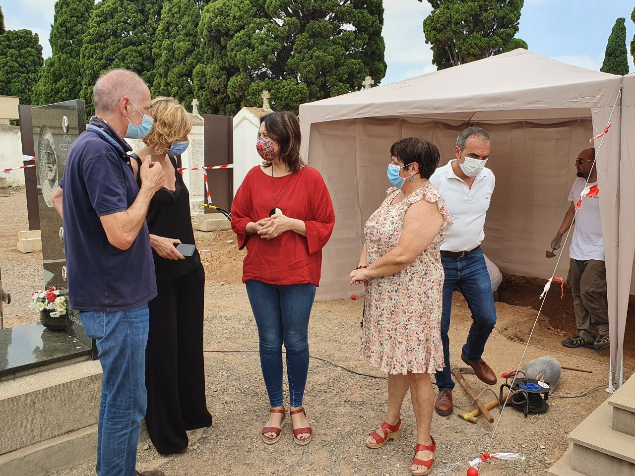 La Generalitat inicia por primera vez los trabajos de exhumación de una fosa común en el cementerio de Castelló La Generalitat inicia por primera vez los trabajos de exhumación de una fosa común en el cementerio de Castelló