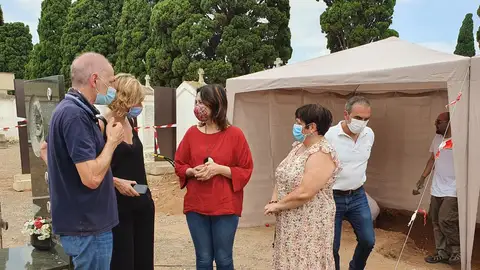 Rosa Pérez Garijo (en el centro) con familiares de represaliados fusilados por el franquismo Rosa Pérez Garijo (en el centro) con familiares de represaliados fusilados por el franquismo