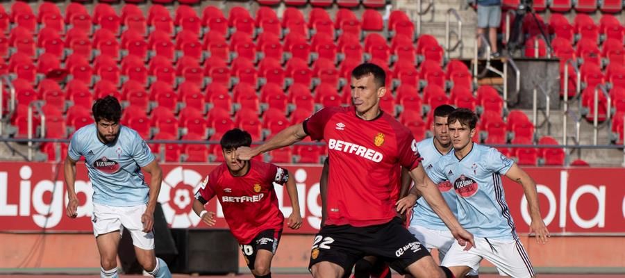 Vudimir lanza el penalti ante el Celta de Vigo Vudimir lanza el penalti ante el Celta de Vigo