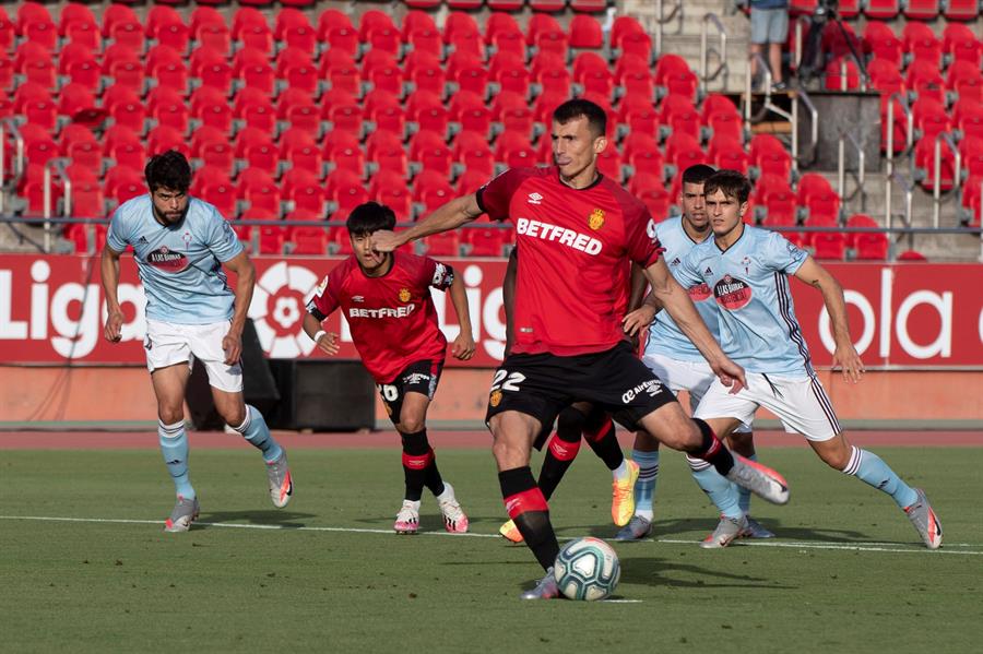 ¡Increíble penalti a favor del Mallorca! De Burgos Bengoetxea se equivoca y lo pita a pesar de la revisión del VAR ¡Increíble penalti a favor del Mallorca! De Burgos Bengoetxea se equivoca y lo pita a pesar de la revisión del VAR