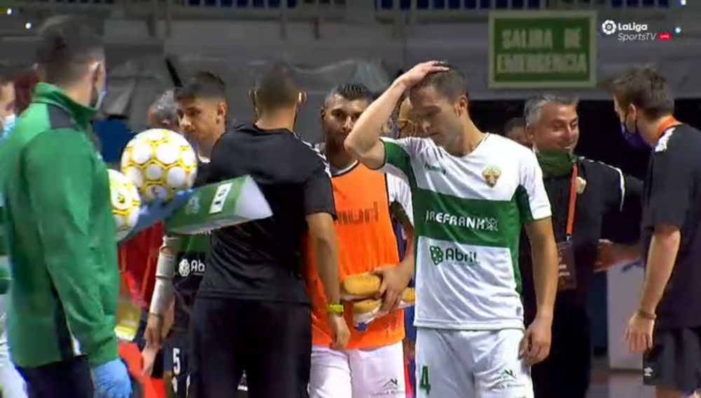 Teo y Rubi se lamentan por la derrota ante Antequera.