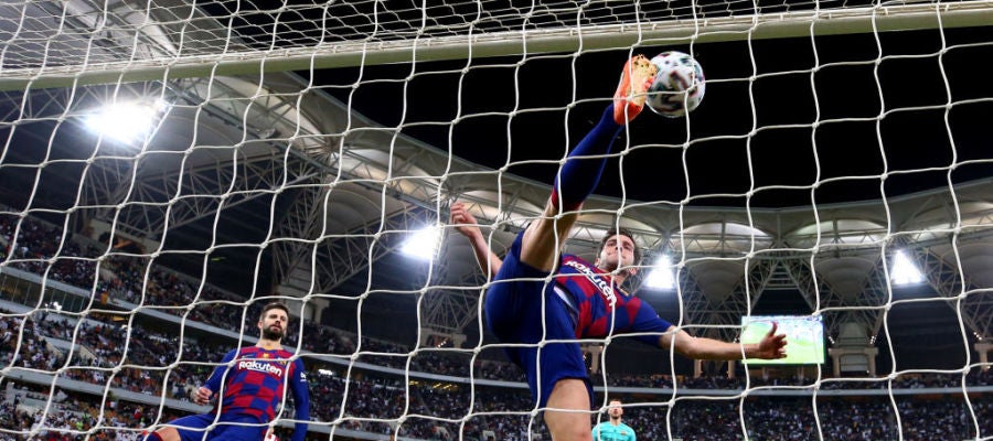Sergi Roberto intenta salvar un gol en la porteria de Ter Stegen Sergi Roberto intenta salvar un gol en la porteria de Ter Stegen