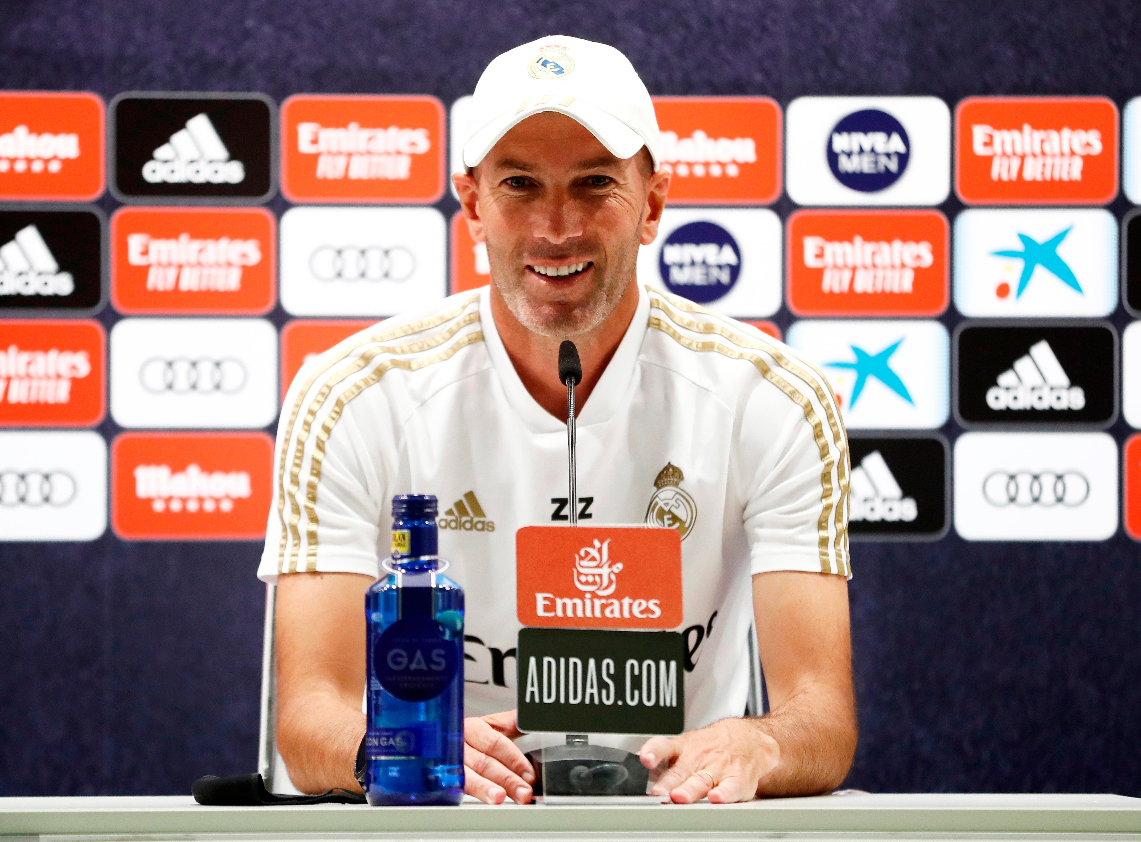 El 'encaje de bolillos' de Zidane para componer una defensa ante el Alavés El 'encaje de bolillos' de Zidane para componer una defensa ante el Alavés