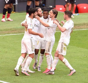 Los jugadores del Real Madrid celebran el gol de Sergio Ramos Los jugadores del Real Madrid celebran el gol de Sergio Ramos