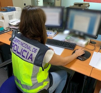 Detenida en Sevilla una pareja de abuelos por abusar sexualmente de sus nietas Detenida en Sevilla una pareja de abuelos por abusar sexualmente de sus nietas