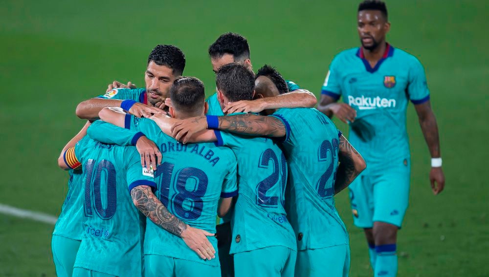 Los jugadores del Barcelona celebran un gol ante el VIllarreal