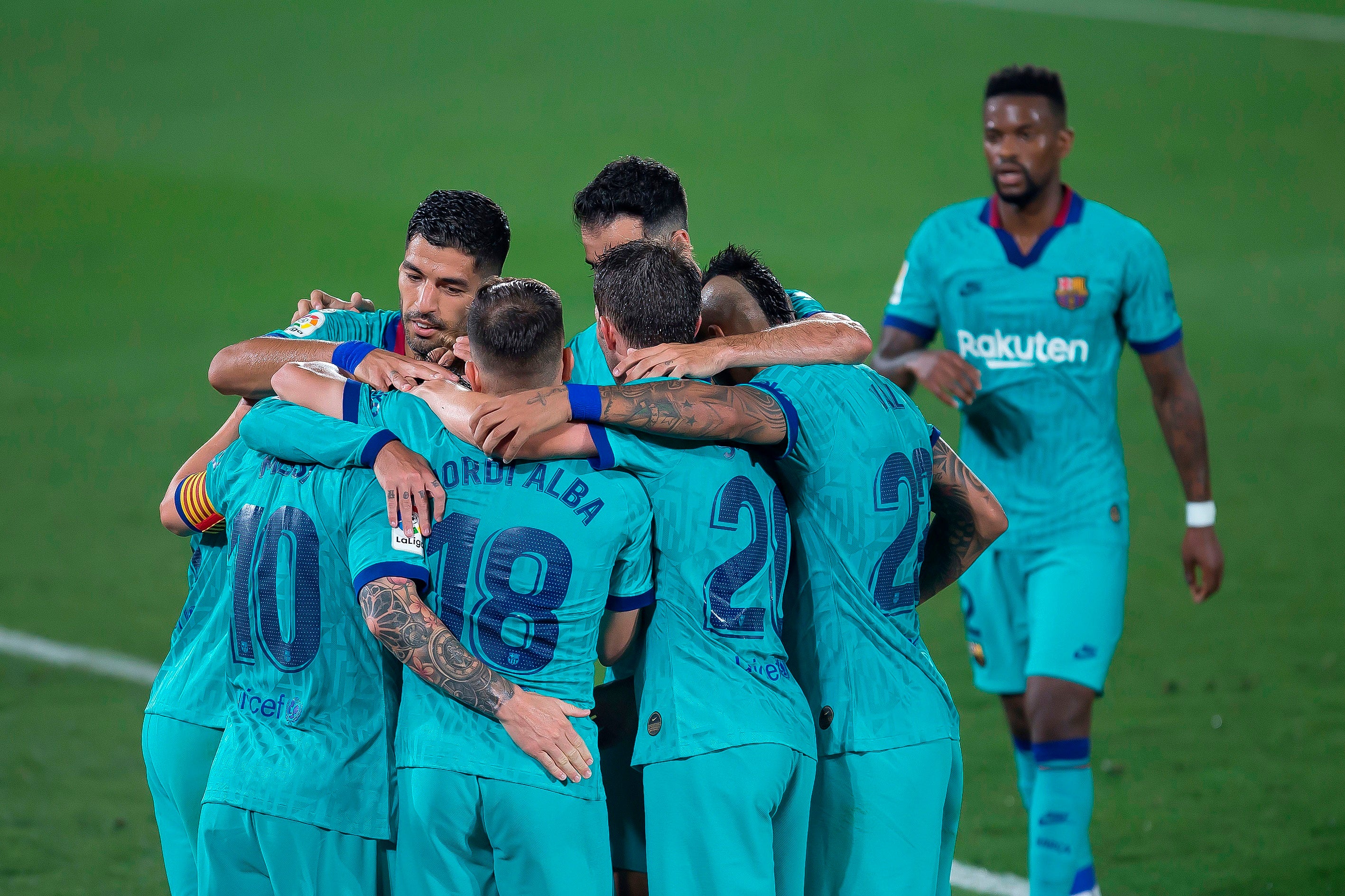 El Barcelona se agarra a la Liga con una goleada ante el Villarreal El Barcelona se agarra a la Liga con una goleada ante el Villarreal