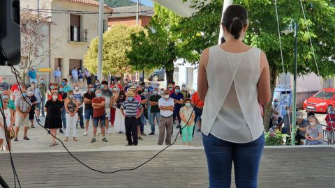 Concentraci&oacute;n celebrada en Navas de Estena en apoyo a su alcalde