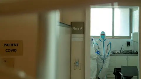 Profesionales sanitarios realizan test PCR en los Centros de Atención Primaria Profesionales sanitarios realizan test PCR en los Centros de Atención Primaria