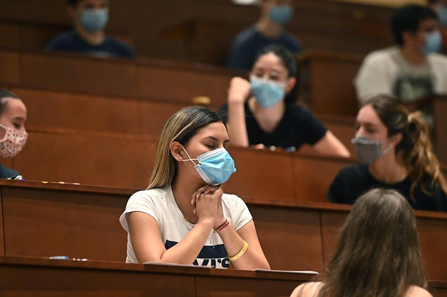 El proyecto de 'Buscando Vocaciones': "Queremos guiar a los estudiantes en su futuro profesional para facilitar el proceso" El proyecto de 'Buscando Vocaciones': "Queremos guiar a los estudiantes en su futuro profesional para facilitar el proceso"
