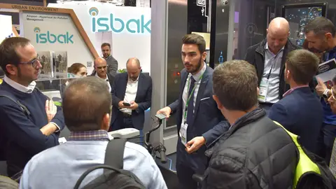 Visita técnica de la edición pasada del curso, en el stand de Vectalia en el evento SCEWC19 (Barcelona). Visita técnica de la edición pasada del curso, en el stand de Vectalia en el evento SCEWC19 (Barcelona).