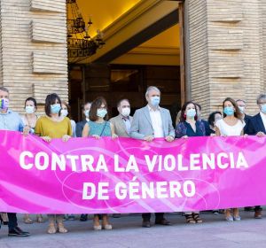 Los portavoces de los grupos municipales concentrados en las puertas del consistorio Los portavoces de los grupos municipales concentrados en las puertas del consistorio