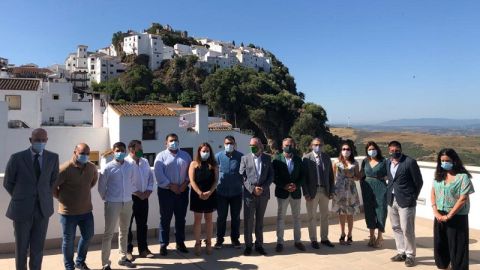 Firma entre Ayuntamiento de Casares, Diputaci&oacute;n y Junta